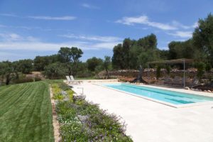 Giardino con piscina villa Ostuni Brindisi #8