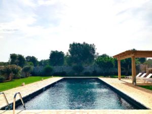 Giardino con piscina antica masseria Ostuni #9